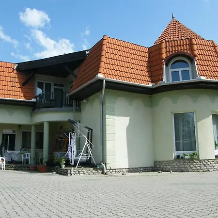 Aranyszarvas Vendeghaz Guest house 2*